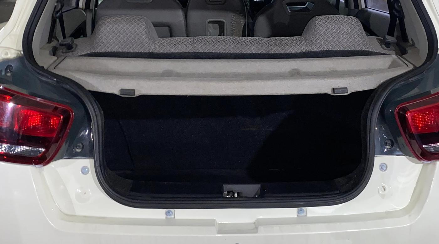 2016 Mahindra Kuv100 K4 6 STR, Petrol, Manual, 65,165 km, Boot Inside