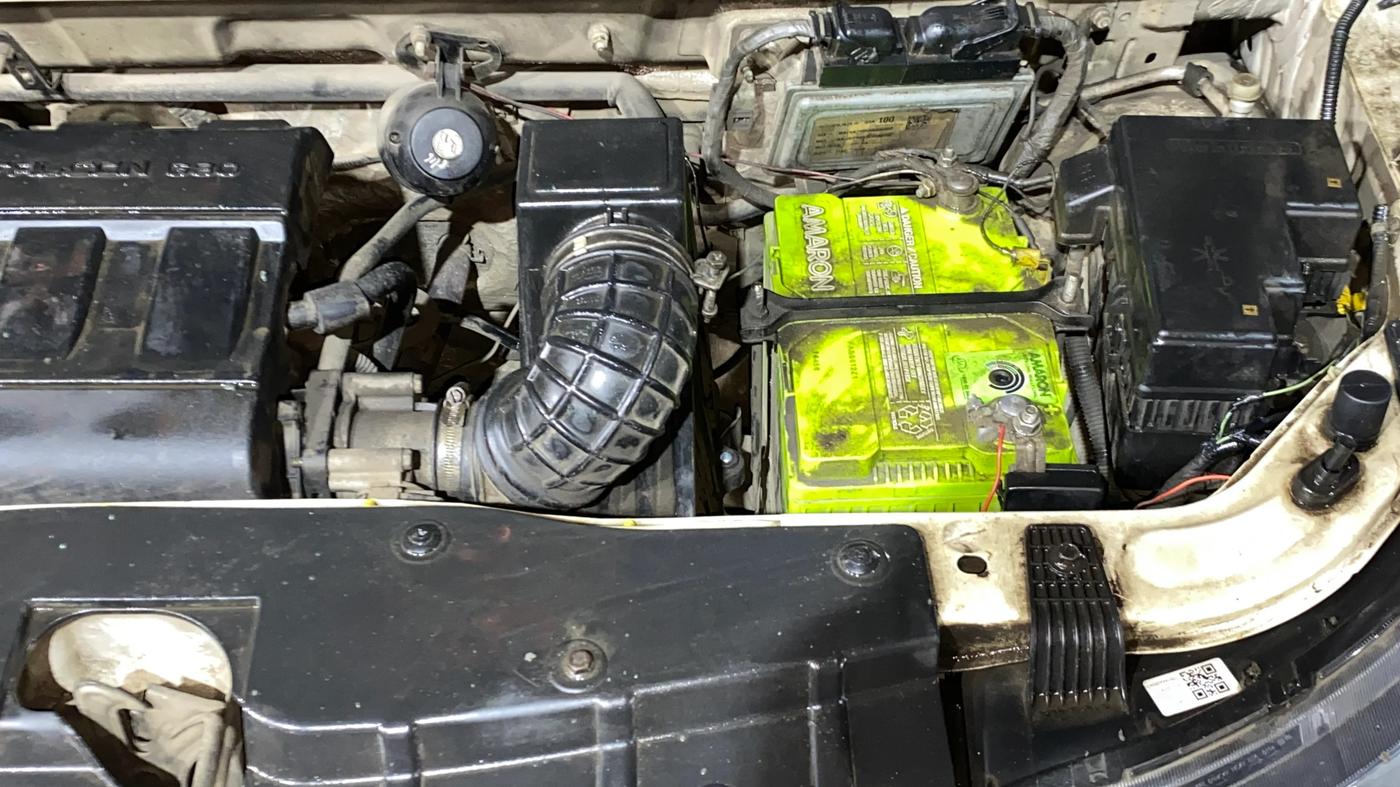 2016 Mahindra Kuv100 K4 6 STR, Petrol, Manual, 65,165 km, Engine View - Left