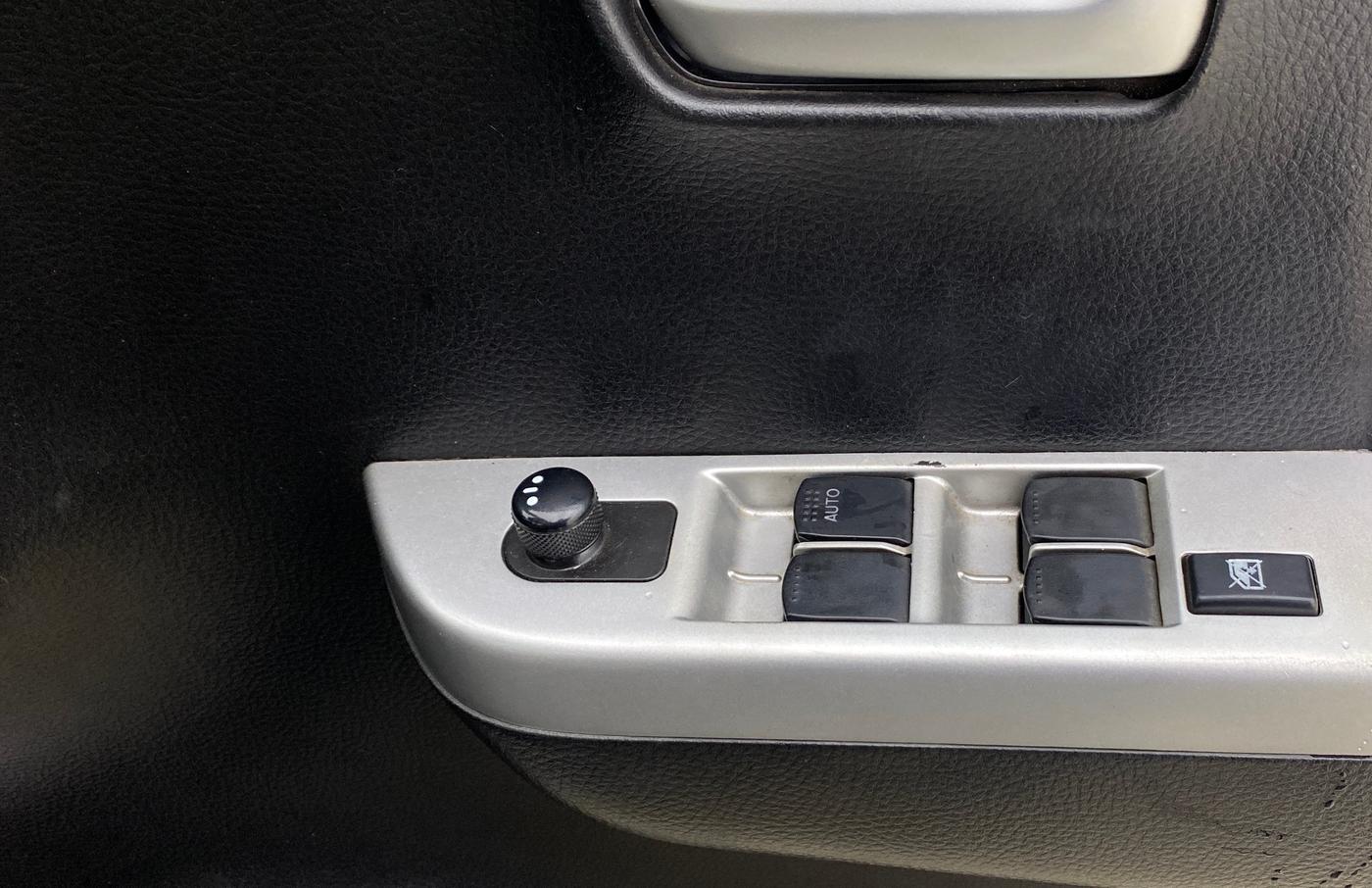 2016 Maruti Wagon R 1.0 VXI AMT, Petrol, Automatic, 31,016 km, Driver Side Door Panels Control
