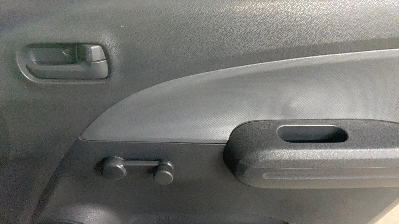 2014 Maruti Ritz LXI, Petrol, Manual, 19,889 km, Driver Side Door Panels Control