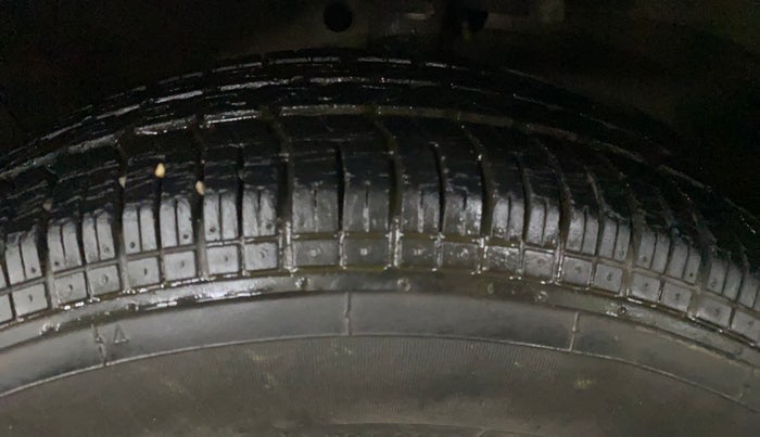 2014 Maruti Ritz LXI, Petrol, Manual, 19,889 km, Left Front Tyre Tread