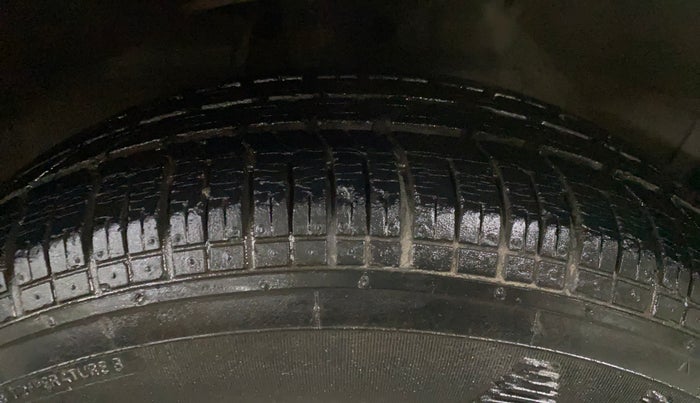 2014 Maruti Ritz LXI, Petrol, Manual, 19,889 km, Right Front Tyre Tread