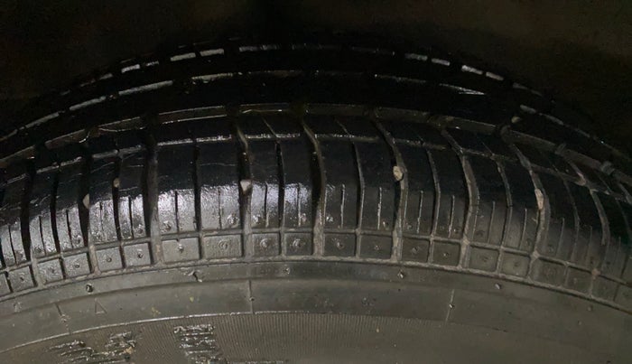 2014 Maruti Ritz LXI, Petrol, Manual, 19,889 km, Right Rear Tyre Tread