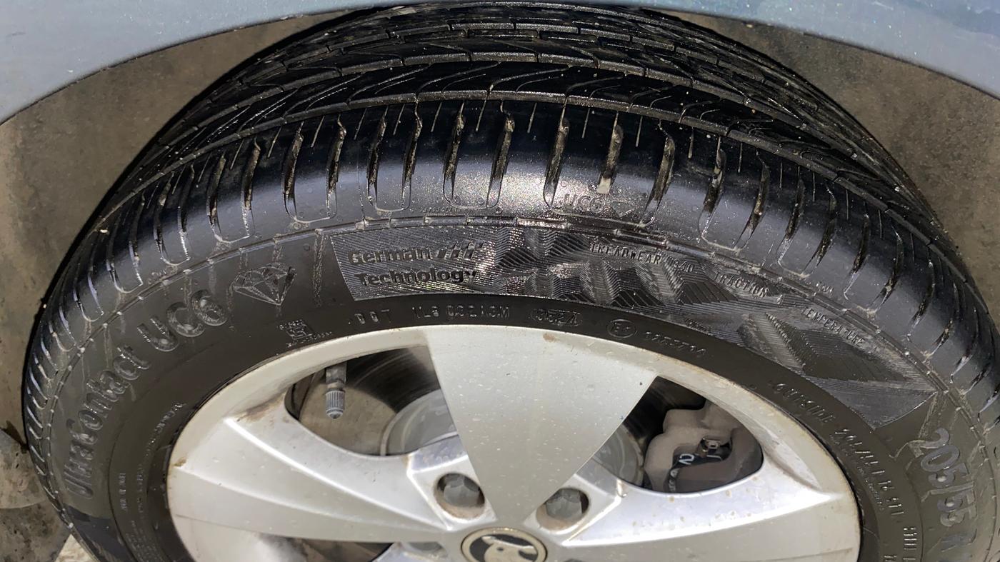 2019 Skoda Octavia STYLE 1.8 TSI AT, Petrol, Automatic, 99,250 km, Right Front Tyre Tread