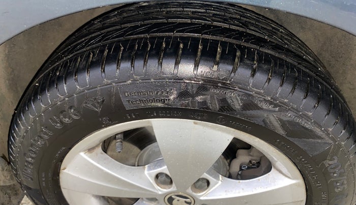 2019 Skoda Octavia STYLE 1.8 TSI AT, Petrol, Automatic, 99,250 km, Right Front Tyre Tread