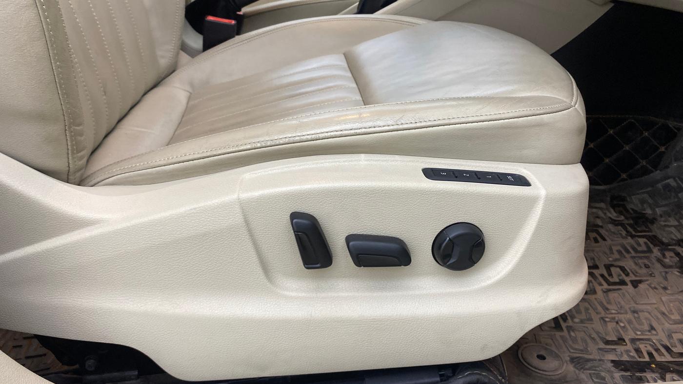 2019 Skoda Octavia STYLE 1.8 TSI AT, Petrol, Automatic, 99,250 km, Driver Side Adjustment Panel