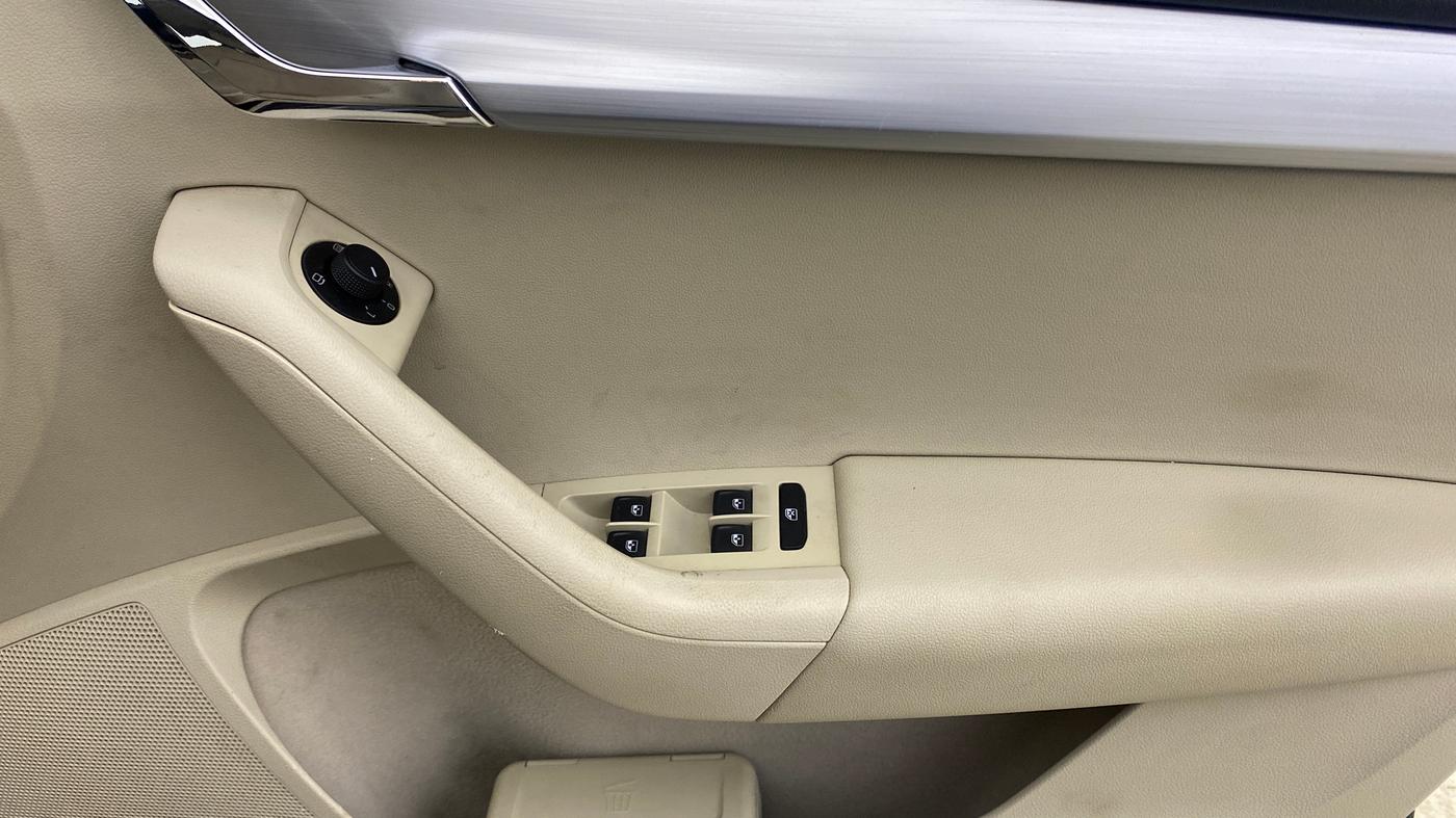 2019 Skoda Octavia STYLE 1.8 TSI AT, Petrol, Automatic, 99,250 km, Driver Side Door Panels Control