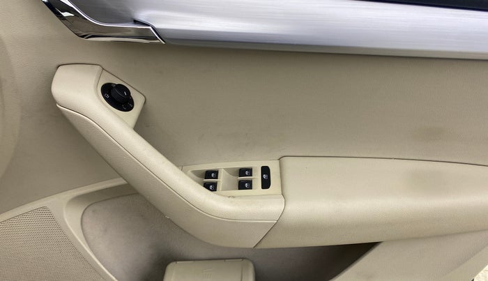 2019 Skoda Octavia STYLE 1.8 TSI AT, Petrol, Automatic, 99,250 km, Driver Side Door Panels Control