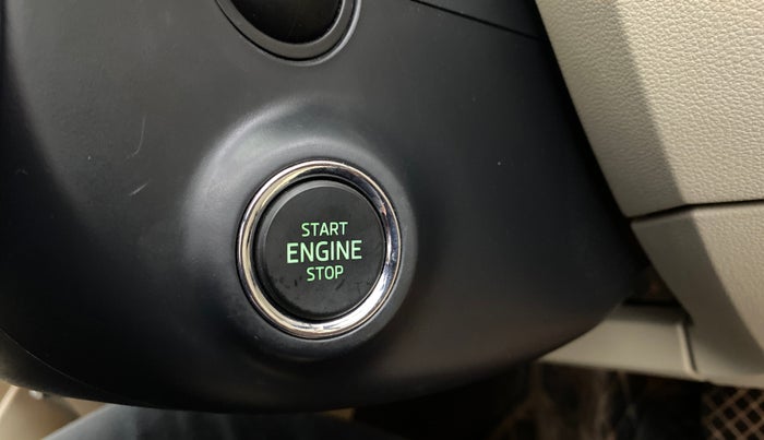 2019 Skoda Octavia STYLE 1.8 TSI AT, Petrol, Automatic, 99,250 km, Keyless Start/ Stop Button