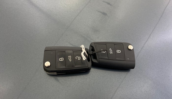 2019 Skoda Octavia STYLE 1.8 TSI AT, Petrol, Automatic, 99,250 km, Key Close Up