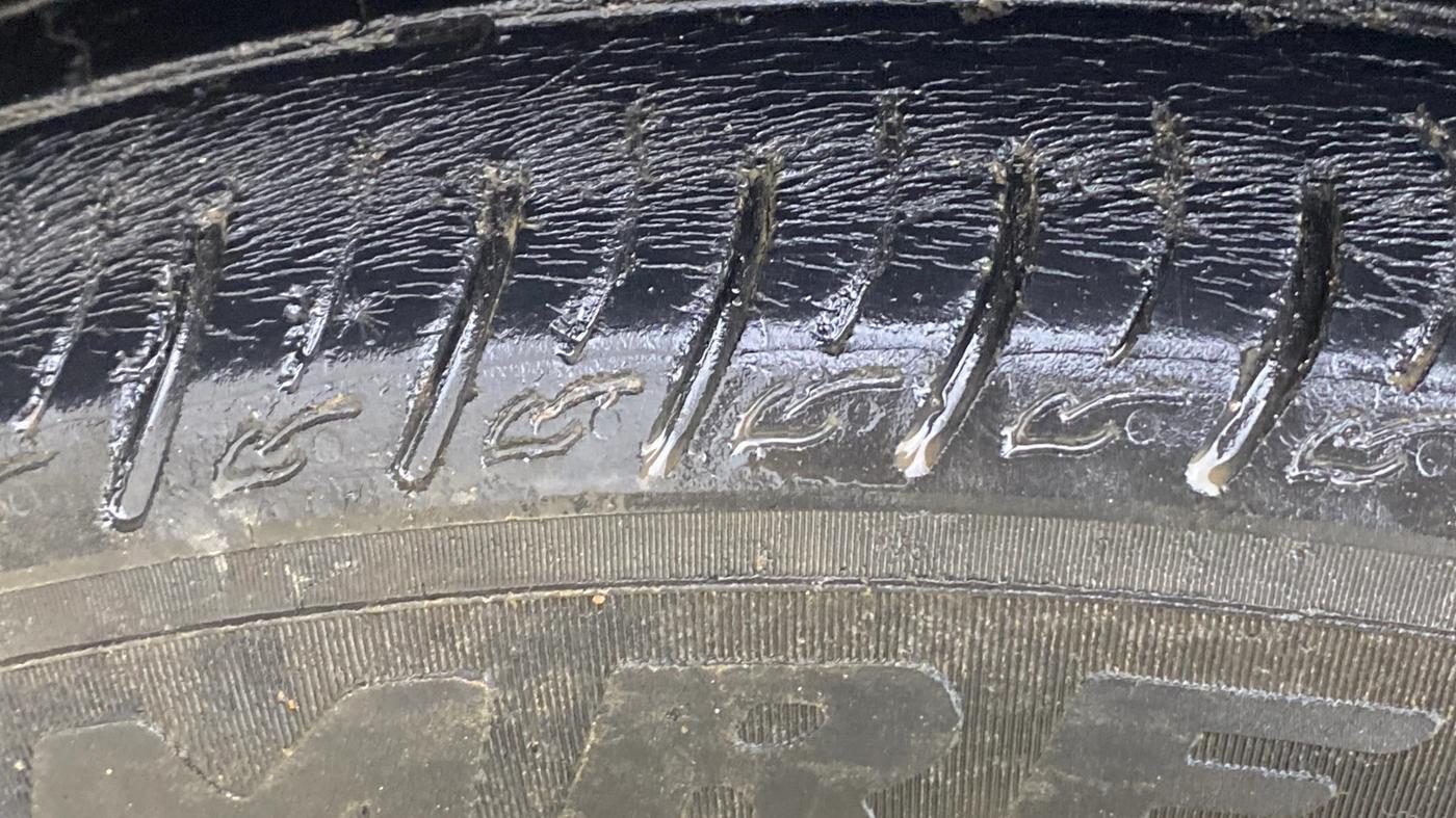 2021 Maruti Vitara Brezza VXI AT SHVS, Petrol, Automatic, 65,953 km, Left Front Tyre Tread