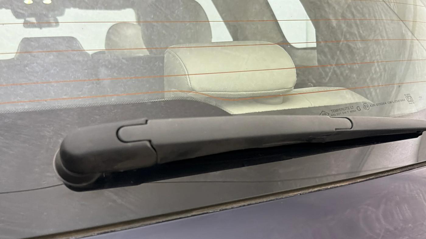 2022 Mahindra XUV700 AX 7 P AT 7 STR, Petrol, Automatic, 63,285 km, Rear Wiper
