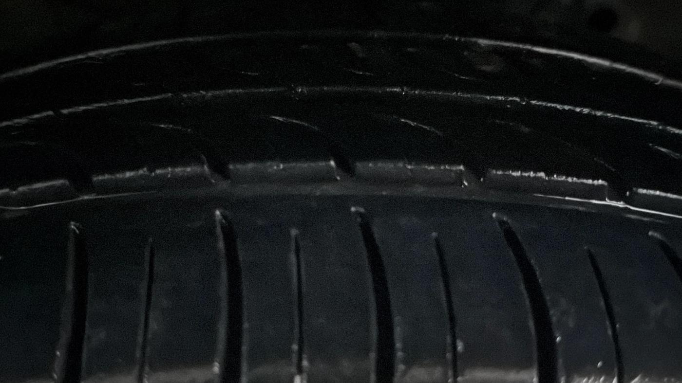 2015 Honda City 1.5L I-VTEC V MT, Petrol, Manual, 1,10,745 km, Left Front Tyre Tread