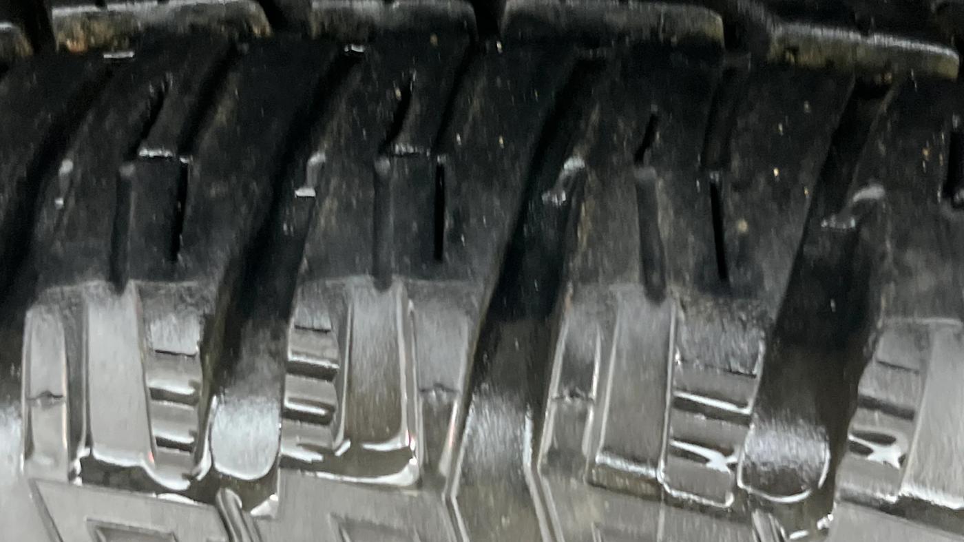 2013 Mahindra XUV500 W6, Diesel, Manual, 77,330 km, Left Front Tyre Tread