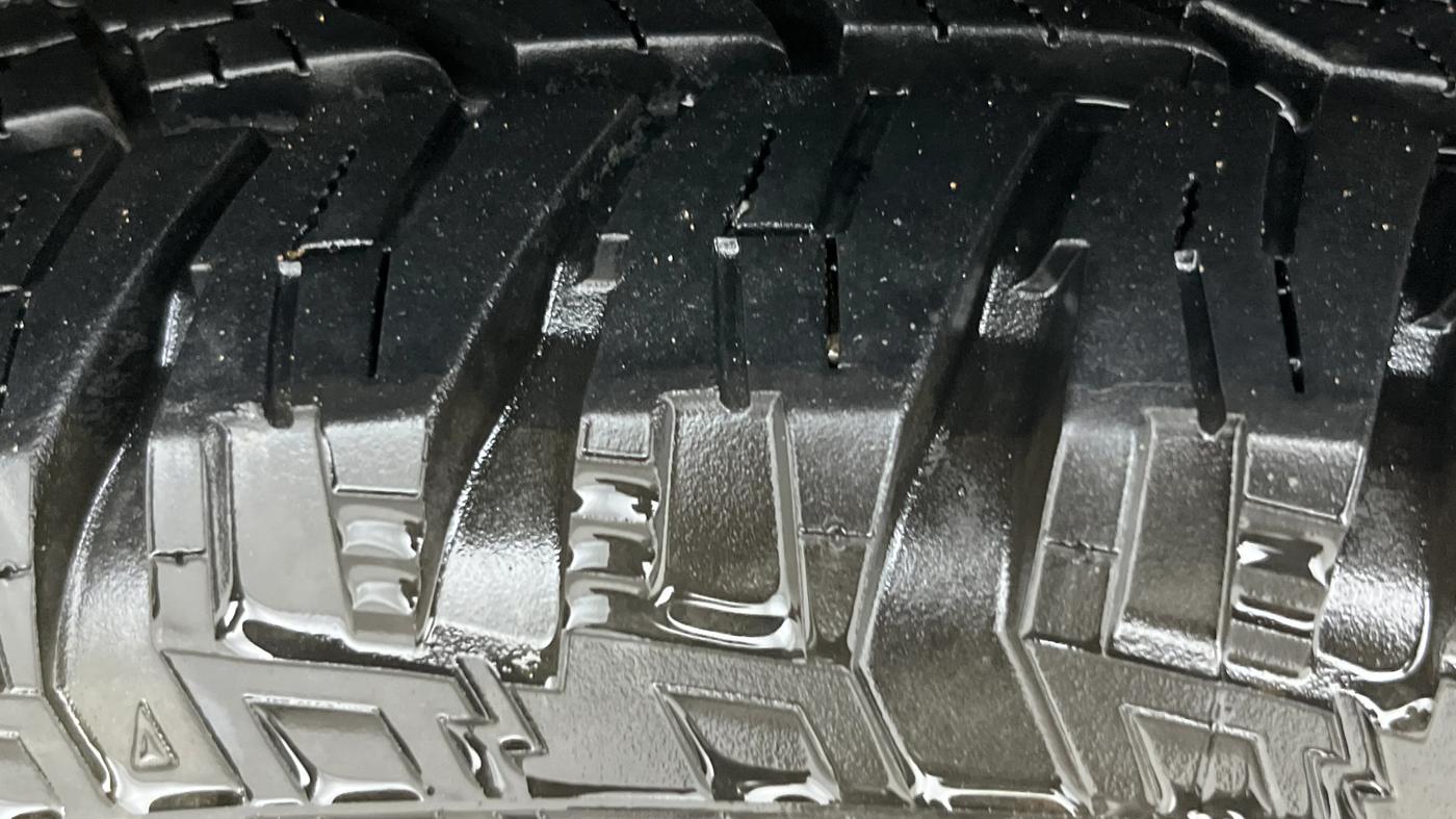 2013 Mahindra XUV500 W6, Diesel, Manual, 77,330 km, Left Rear Tyre Tread