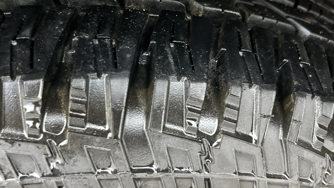 2013 Mahindra XUV500 W6, Diesel, Manual, 77,330 km, Right Rear Tyre Tread