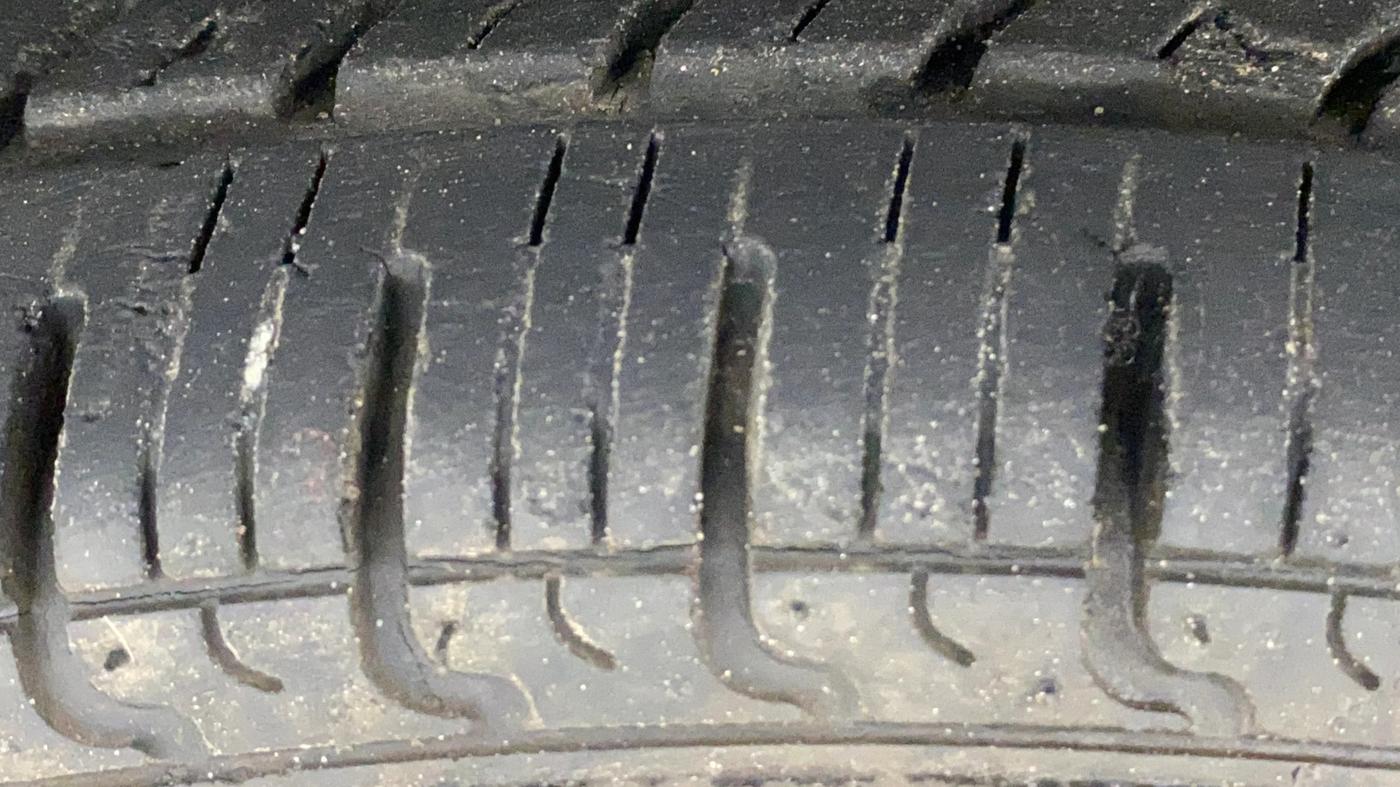 2017 Renault Kwid CLIMBER 1.0 AMT, Petrol, Automatic, 22,961 km, Left Front Tyre Tread
