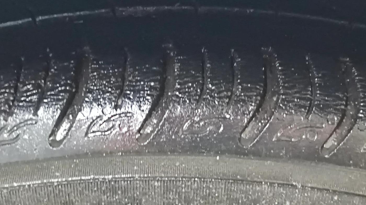 2022 Tata ALTROZ XM PLUS PETROL, Petrol, Manual, 36,662 km, Left Front Tyre Tread