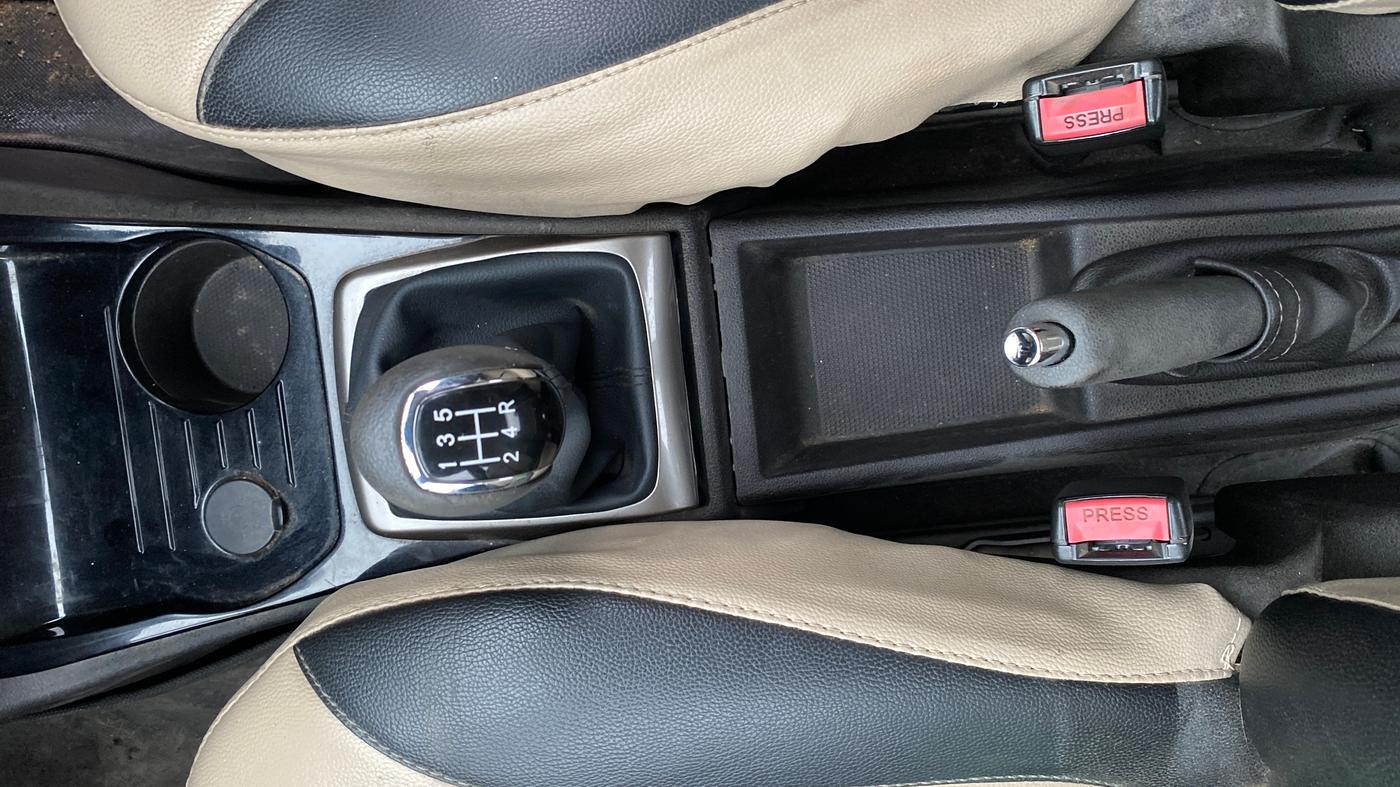 2015 Tata Zest XT PETROL, Petrol, Manual, 1,43,439 km, Gear Lever
