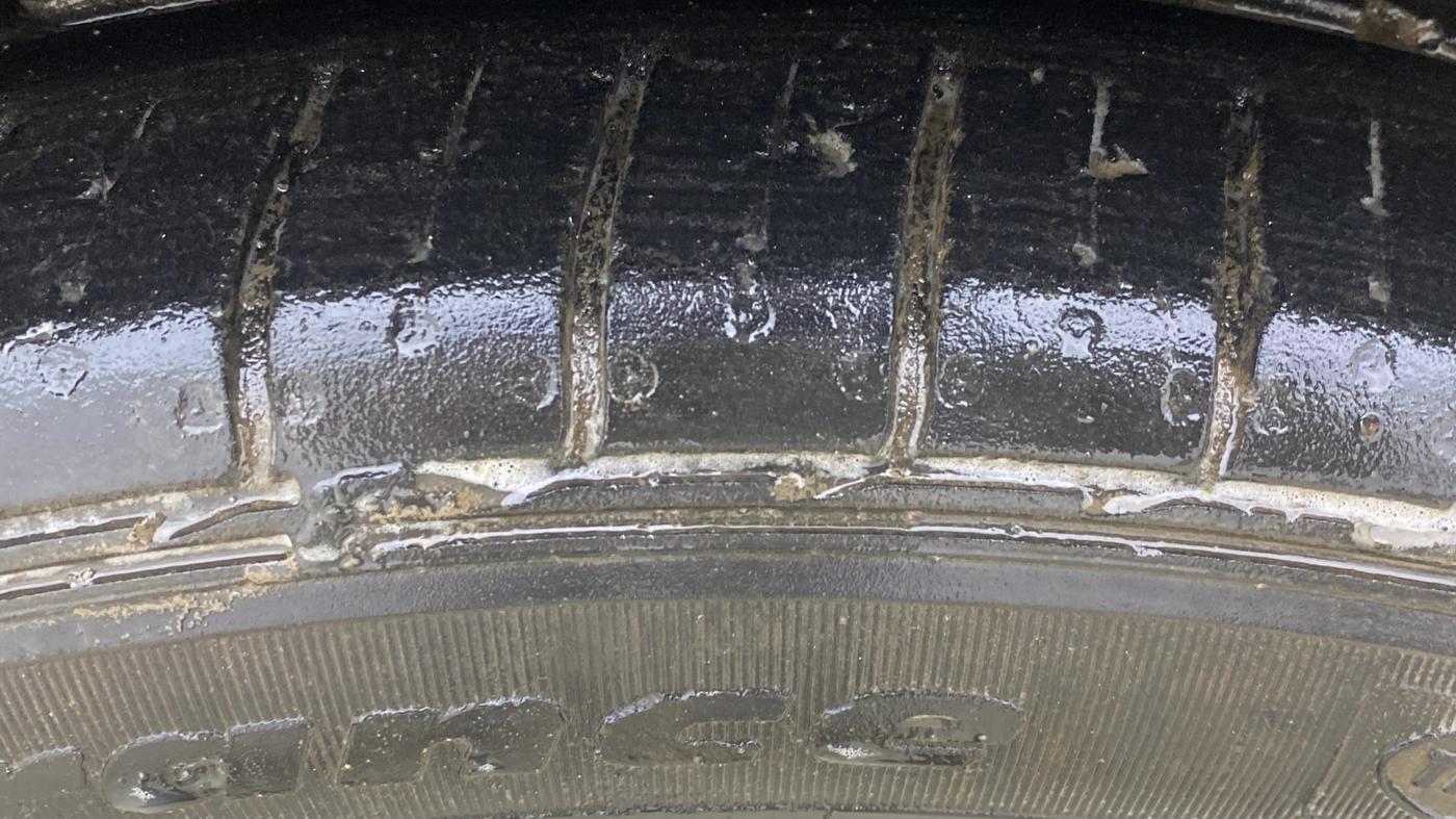 2018 Maruti Ciaz ALPHA  AT 1.5 SHVS PETROL, Petrol, Automatic, 64,071 km, Right Front Tyre Tread