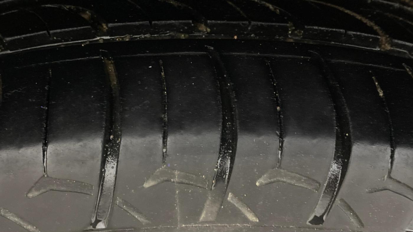 2021 Hyundai VENUE S 1.0 TURBO IMT, Petrol, Manual, 1,21,564 km, Right Rear Tyre Tread