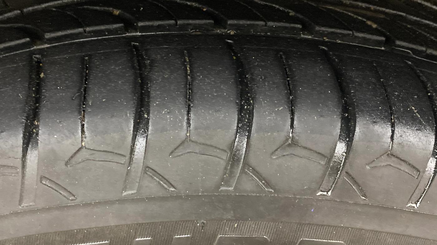 2021 Hyundai VENUE S 1.0 TURBO IMT, Petrol, Manual, 1,21,564 km, Left Front Tyre Tread