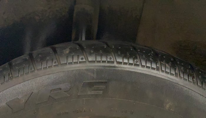 2013 Ford Figo TITANIUM 1.4 DIESEL, Diesel, Manual, 1,33,384 km, Right Rear Tyre Tread