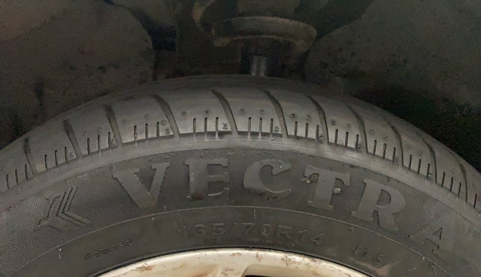 2013 Ford Figo TITANIUM 1.4 DIESEL, Diesel, Manual, 1,33,384 km, Left Front Tyre Tread