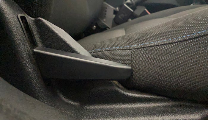 2013 Ford Figo TITANIUM 1.4 DIESEL, Diesel, Manual, 1,33,384 km, Driver Side Adjustment Panel