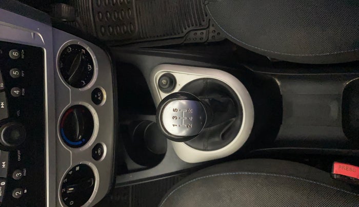 2013 Ford Figo TITANIUM 1.4 DIESEL, Diesel, Manual, 1,33,384 km, Gear Lever