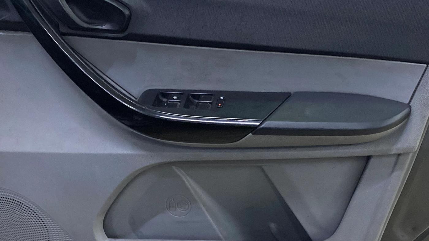 2020 Tata Tiago XT PETROL, Petrol, Manual, 1,14,027 km, Driver Side Door Panels Control