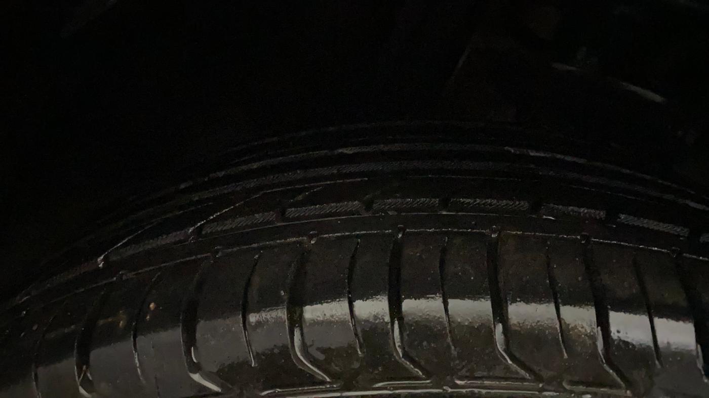 2018 Jeep Compass LIMITED 1.4 PETROL AT, Petrol, Automatic, 87,680 km, Right Front Tyre Tread