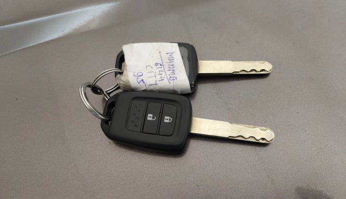 2015 Honda City 1.5L I-VTEC V MT, CNG, Manual, 90,156 km, Key Close Up