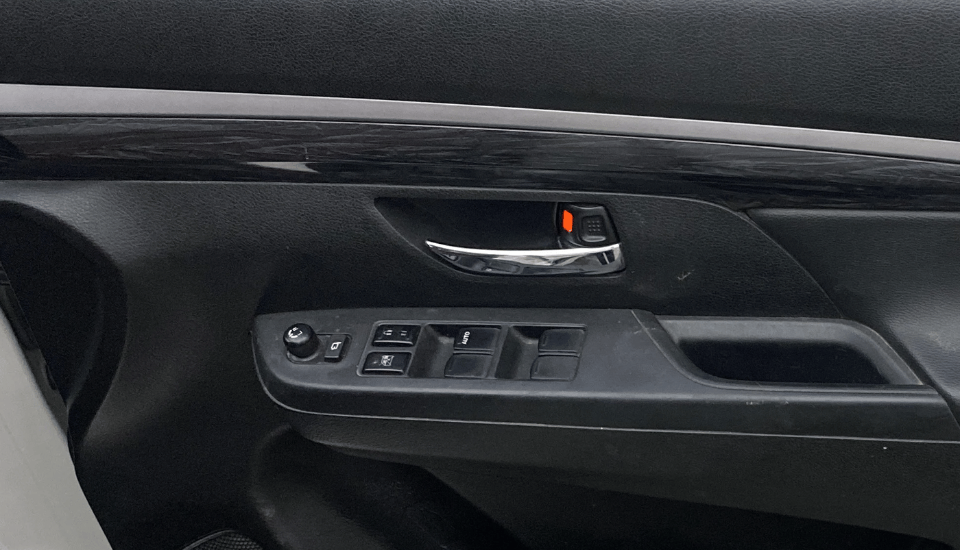 2022 Maruti XL6 ZETA MT, Petrol, Manual, 1,05,437 km, Driver Side Door Panels Control