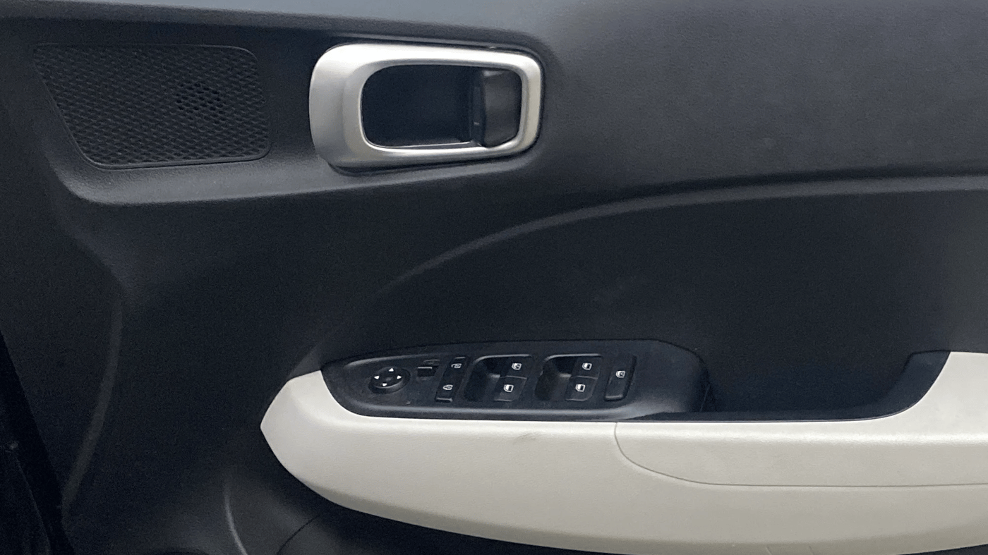 2023 Hyundai VENUE S(O) 1.2, Petrol, Manual, 18,060 km, Driver Side Door Panels Control