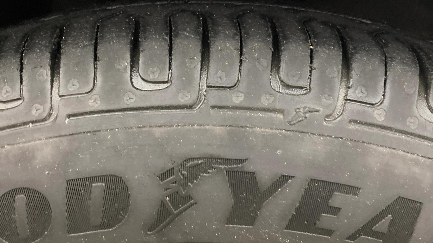 2013 Hyundai i10 MAGNA 1.1, Petrol, Manual, 36,404 km, Right Front Tyre Tread
