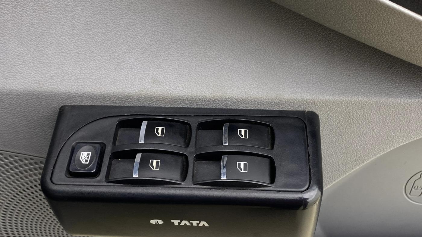 2021 Tata Tiago XE PETROL, Petrol, Manual, 56,201 km, Driver Side Door Panels Control