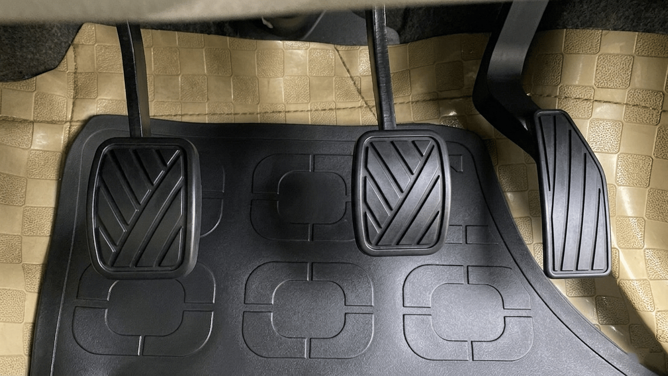 2014 Maruti Celerio VXI CNG, CNG, Manual, 1,17,536 km, Pedals
