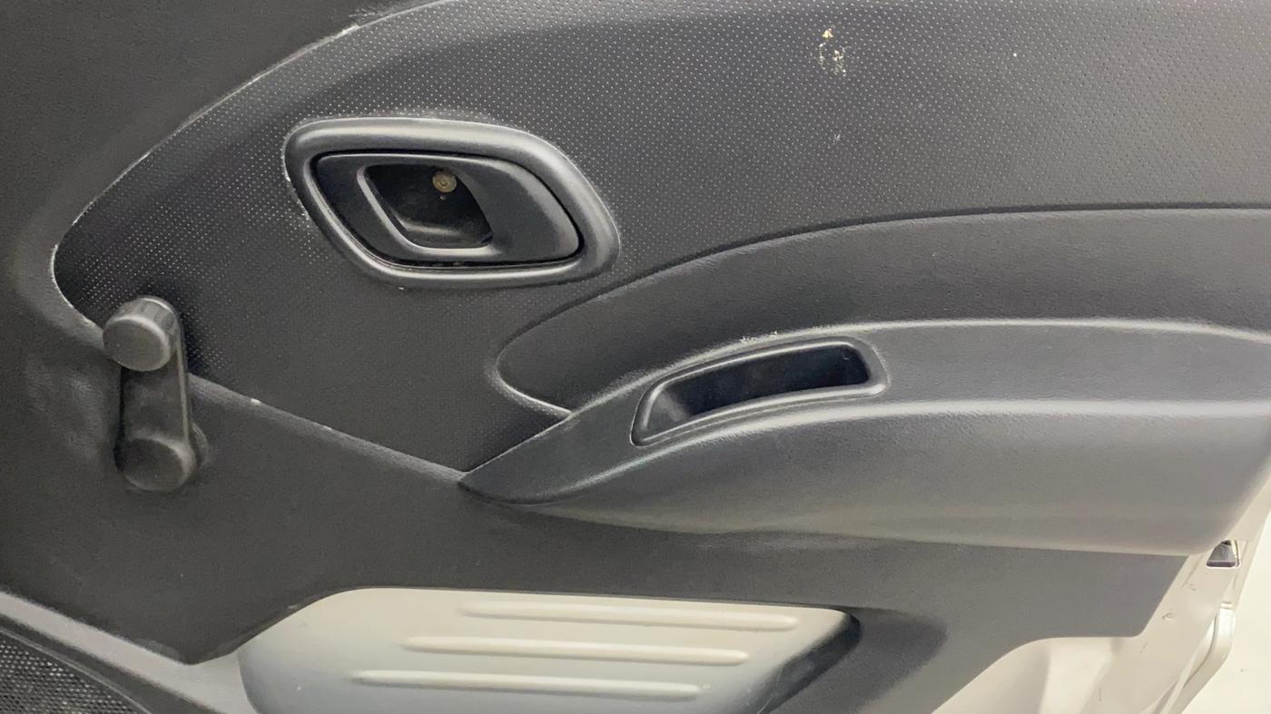 2018 Datsun Go A, Petrol, Manual, 39,343 km, Driver Side Door Panels Control