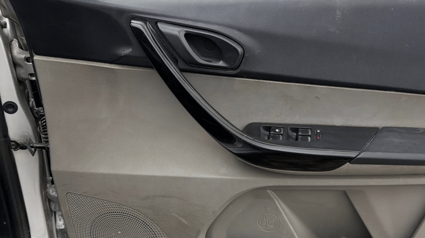 2018 Tata Tiago XT PETROL, Petrol, Manual, 84,108 km, Driver Side Door Panels Control