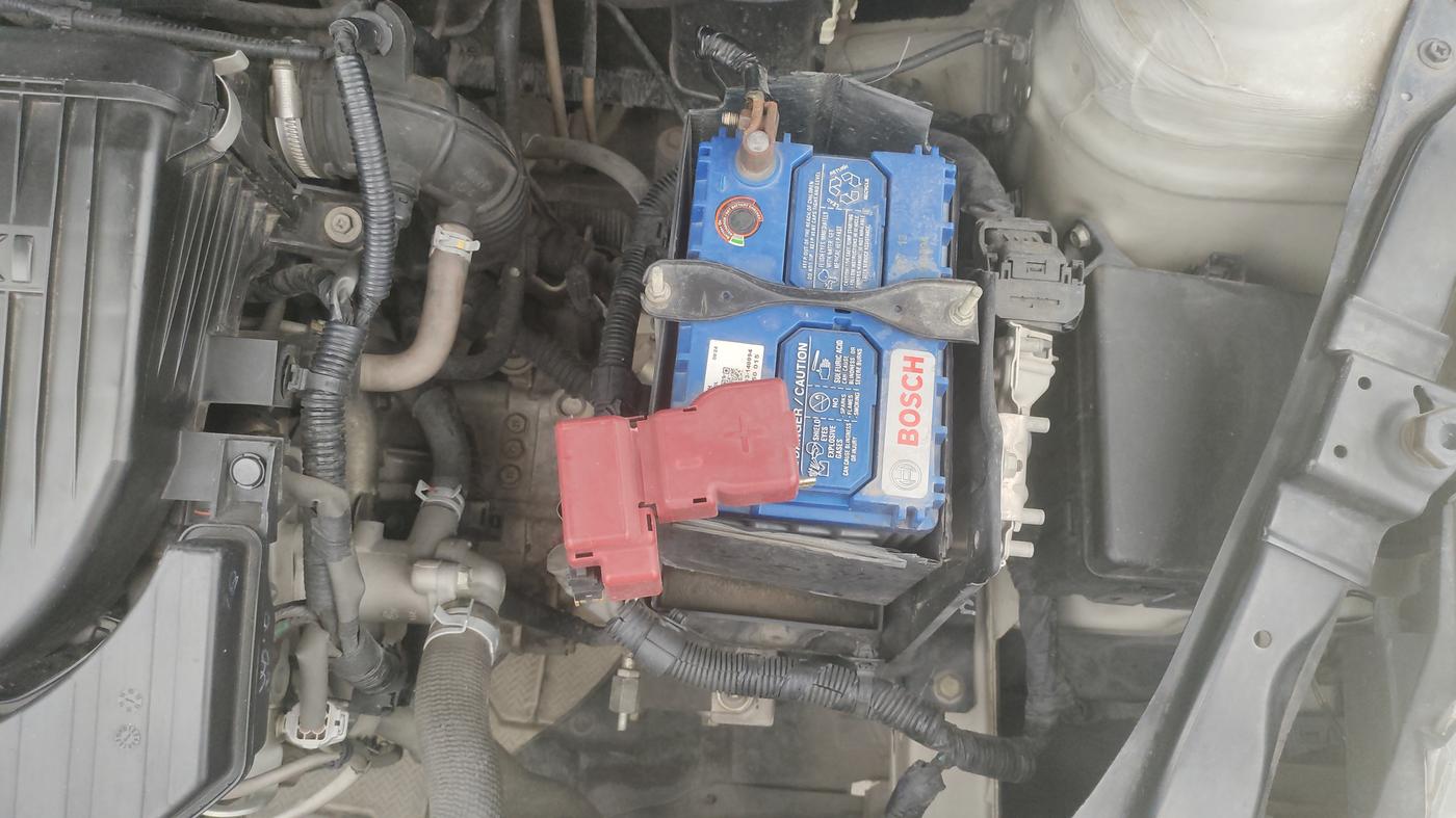 2014 Maruti Swift VXI, Petrol, Manual, 95,449 km, Engine View - Left