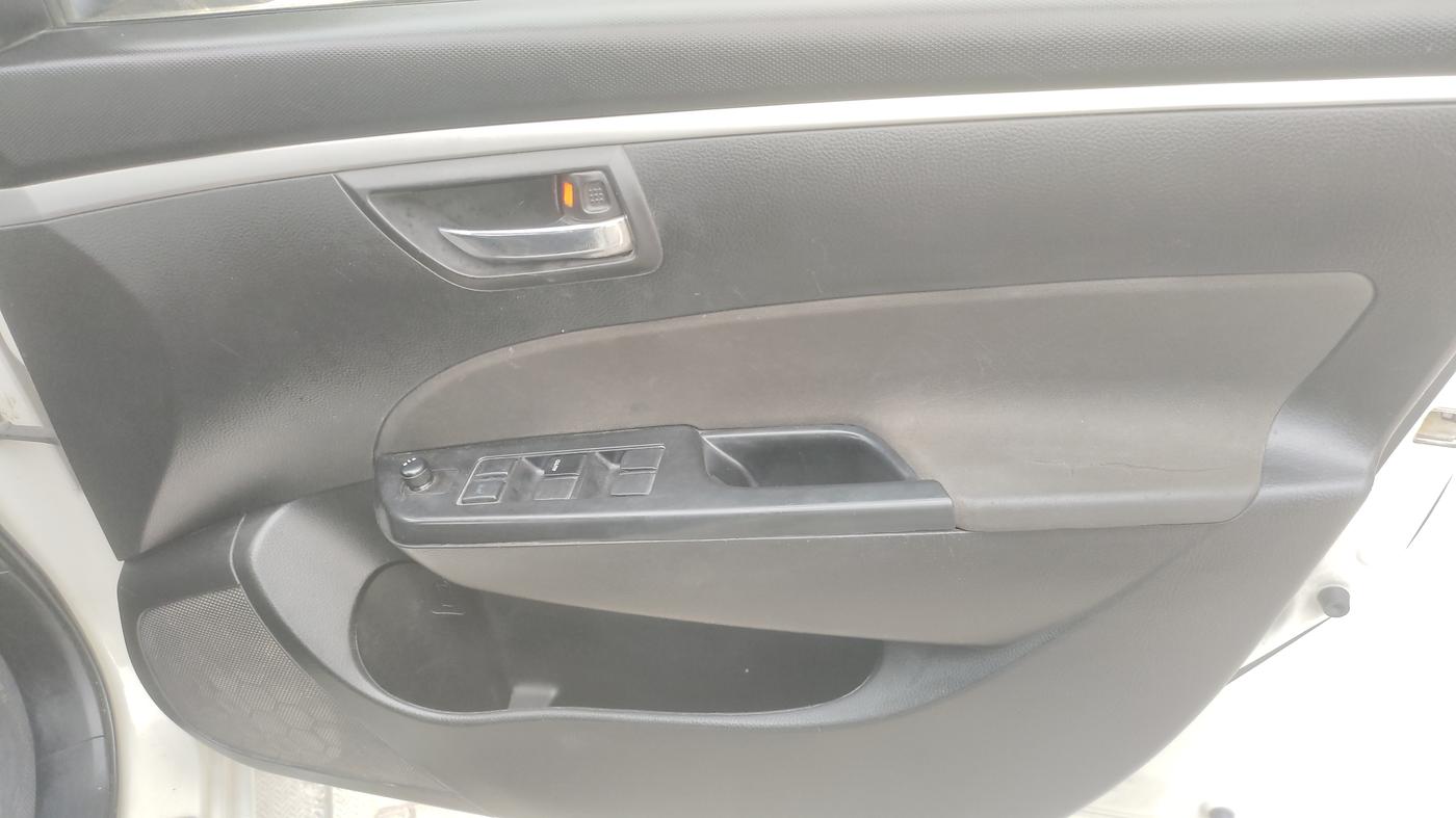 2014 Maruti Swift VXI, Petrol, Manual, 95,449 km, Driver Side Door Panels Control