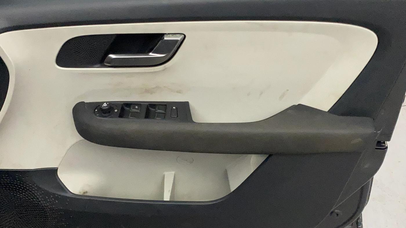 2021 Tata ALTROZ XZ PLUS PETROL, Petrol, Manual, 77,283 km, Driver Side Door Panels Control