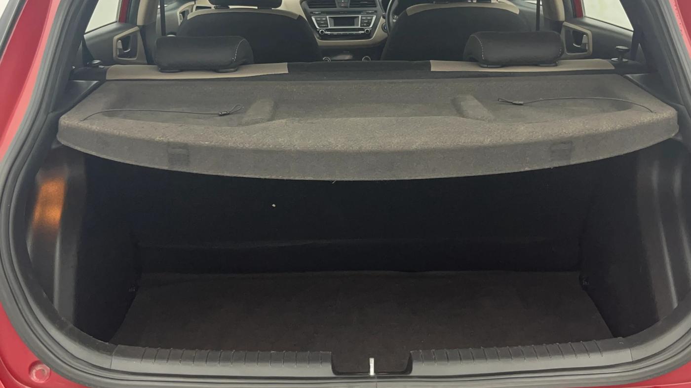 2016 Hyundai Elite i20 ASTA 1.2, Petrol, Manual, 1,02,226 km, Boot Inside