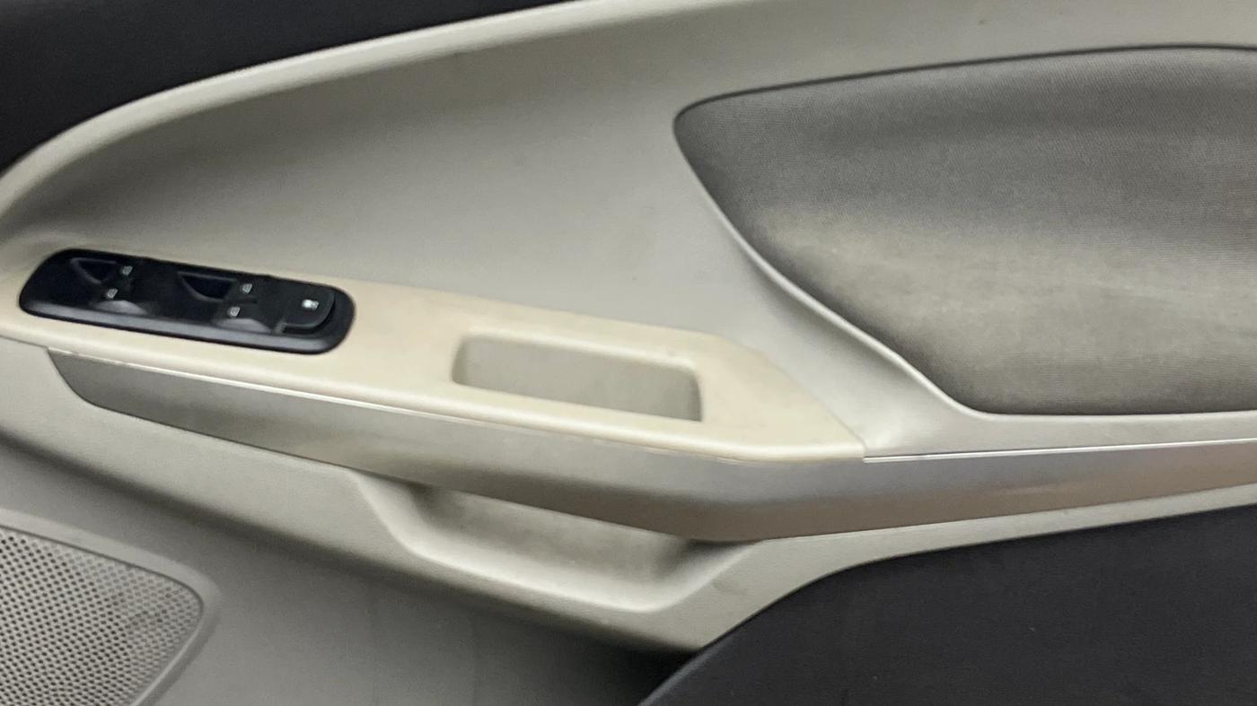 2015 Ford Ecosport TREND 1.5L PETROL, Petrol, Manual, 1,16,023 km, Driver Side Door Panels Control