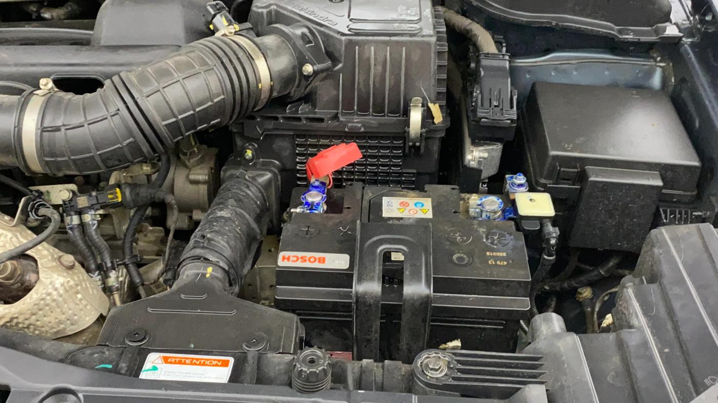 2023 Mahindra XUV300 W8 (O) 1.5 DIESEL AMT, Diesel, Automatic, 45,135 km, Engine View - Left