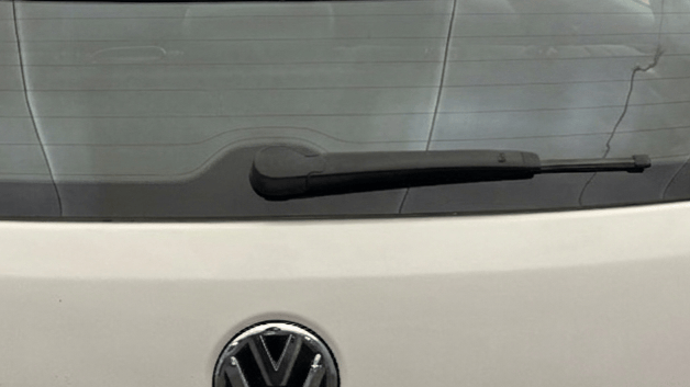 2017 Volkswagen Polo HIGHLINE PLUS 1.2(16 ALLOY, Petrol, Manual, 1,00,384 km, Rear Wiper