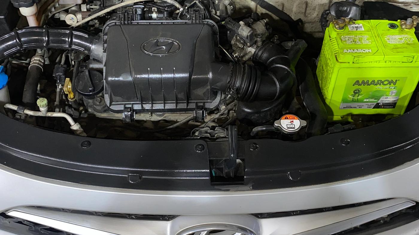 2015 Hyundai i10 SPORTZ 1.1, Petrol, Manual, 28,145 km, Engine View