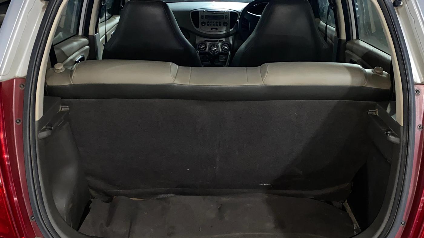 2015 Hyundai i10 SPORTZ 1.1, Petrol, Manual, 28,145 km, Boot Inside