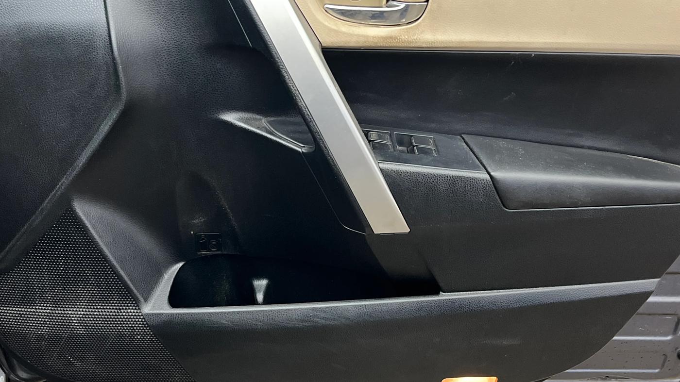 2016 Toyota Corolla Altis VL CVT PETROL, Petrol, Automatic, 81,985 km, Driver Side Door Panels Control